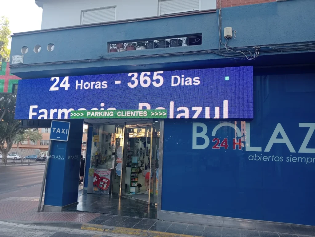 fachada farmacia bola azul