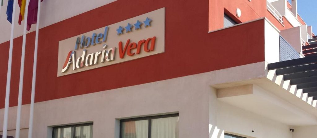 fachada hotel adaria vera