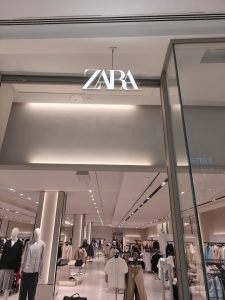 puerta zara almeria